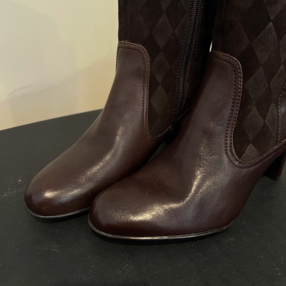 BORN WOMENS TALL LEATHER DIAMOND PATTERN BOOTS / SIZE: 9 - Picture 12 of 13